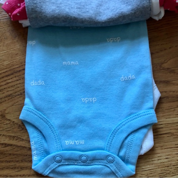Carters Newborn Onesie Girl Queen Set - Picture 6 of 6
